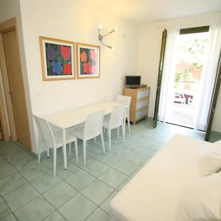 Appartamento Albaluisa *